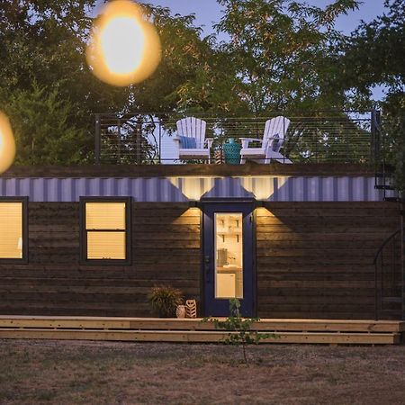 The Shoreline Container Home 12 Min To Magnolia Silos And Baylor Waco Exterior photo