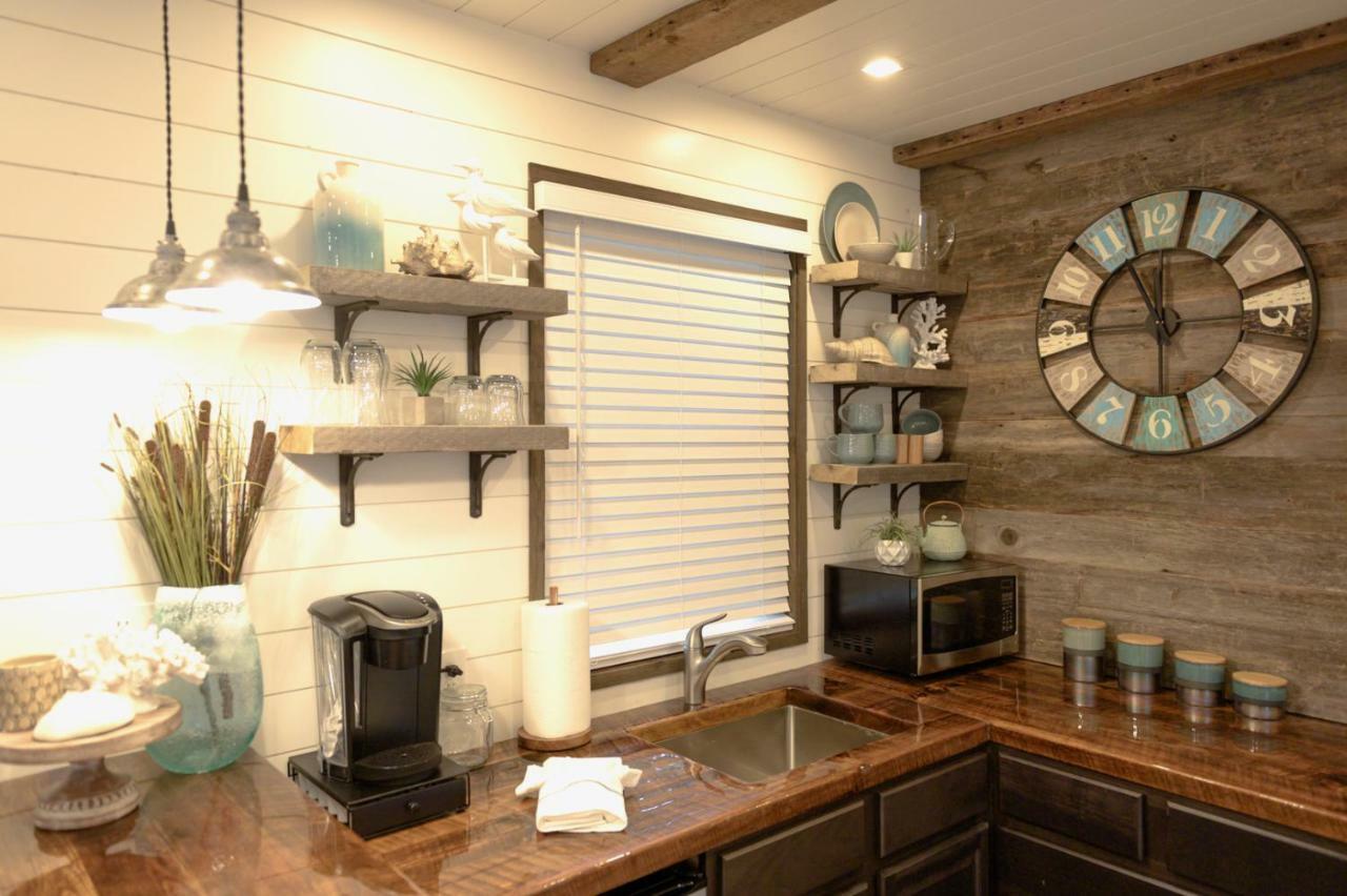 The Shoreline Container Home 12 Min To Magnolia Silos And Baylor Waco Exterior photo