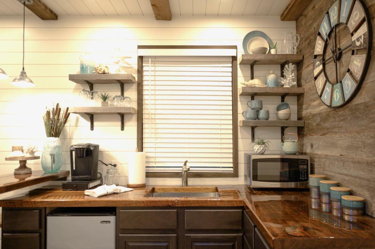 The Shoreline Container Home 12 Min To Magnolia Silos And Baylor Waco Exterior photo