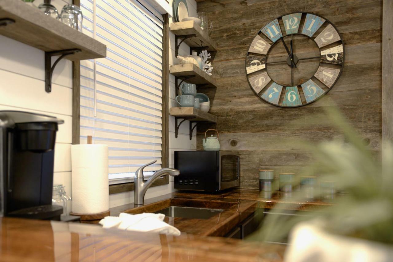 The Shoreline Container Home 12 Min To Magnolia Silos And Baylor Waco Exterior photo